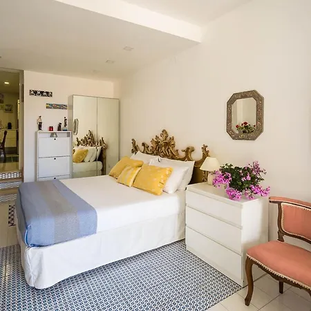 Ispani Inn Resort 住宿加早餐酒店 3*